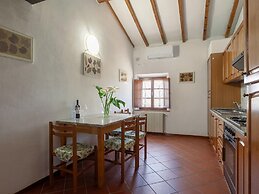 Apartment With Tuscan Flavours