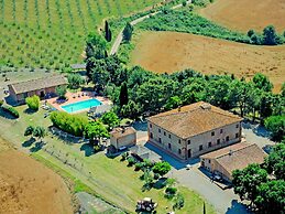 Apartment With Tuscan Flavours