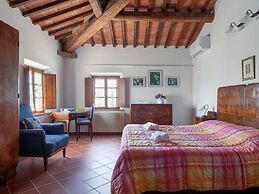 Apartment With Tuscan Flavours