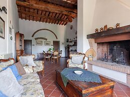 Apartment With Tuscan Flavours