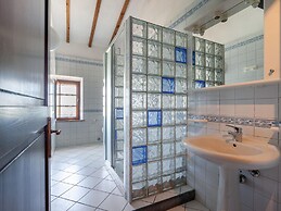 Apartment With Tuscan Flavours