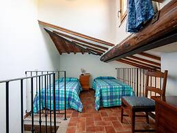 Apartment With Tuscan Flavours