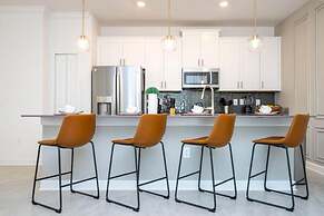 2557 Awesome 4BD Townhouse Located at Storey Lake