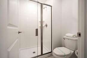 2557 Awesome 4BD Townhouse Located at Storey Lake