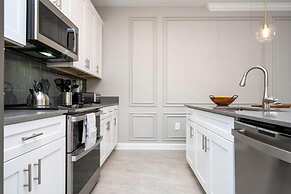 2557 Awesome 4BD Townhouse Located at Storey Lake