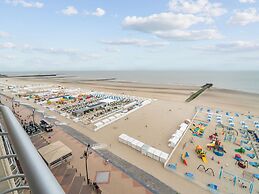 One-bedroom Flat With sea Views and Parking