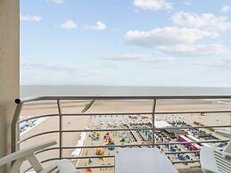 One-bedroom Flat With sea Views and Parking