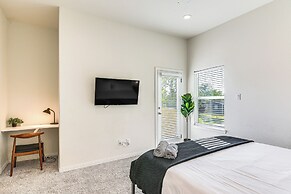 5 Mi to Downtown - Chic Home w/ Patio in Houston!