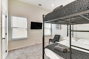 5 Mi to Downtown - Chic Home w/ Patio in Houston!