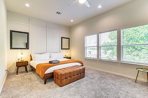 5 Mi to Downtown - Chic Home w/ Patio in Houston!