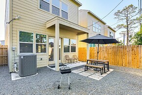 5 Mi to Downtown - Chic Home w/ Patio in Houston!