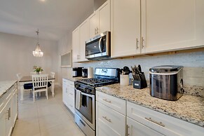 3 Mi to Animal Kingdom: Townhome w/ Pool Access!