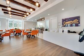 3 Mi to Animal Kingdom: Townhome w/ Pool Access!