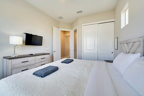 3 Mi to Animal Kingdom: Townhome w/ Pool Access!