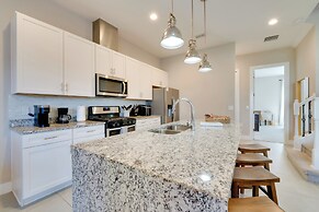 3 Mi to Animal Kingdom: Townhome w/ Pool Access!