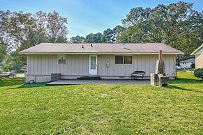 Family-friendly Jonesboro Home w/ Fenced Yard!