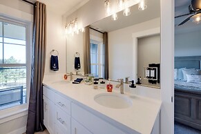 Balconies w/ Scenic River Views: Hammond Townhome!