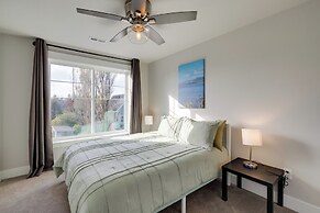 Balconies w/ Scenic River Views: Hammond Townhome!