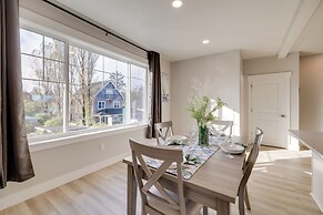 Balconies w/ Scenic River Views: Hammond Townhome!