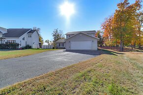 Detroit Lakes Home: Walk to Marina!