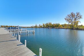 Detroit Lakes Home: Walk to Marina!