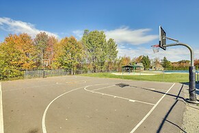 11 Mi to Skiing, Water Parks: Tobyhanna Getaway!