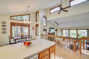 11 Mi to Skiing, Water Parks: Tobyhanna Getaway!