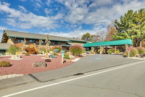 11 Mi to Skiing, Water Parks: Tobyhanna Getaway!