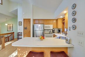 11 Mi to Skiing, Water Parks: Tobyhanna Getaway!