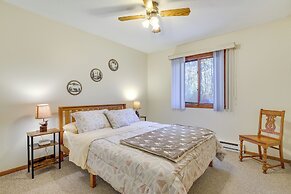 11 Mi to Skiing, Water Parks: Tobyhanna Getaway!