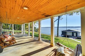Dock + Panoramic Views: Guntersville Lake Retreat!
