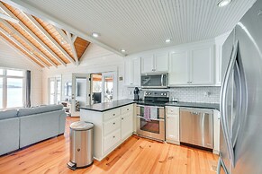 Dock + Panoramic Views: Guntersville Lake Retreat!