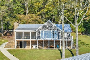 Dock + Panoramic Views: Guntersville Lake Retreat!