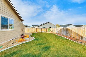 3 Mi to Lake Lowell: Caldwell Home w/ Yard & Grill