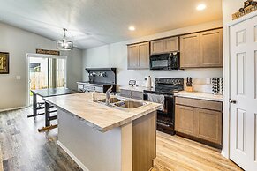 3 Mi to Lake Lowell: Caldwell Home w/ Yard & Grill