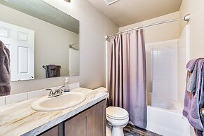 3 Mi to Lake Lowell: Caldwell Home w/ Yard & Grill