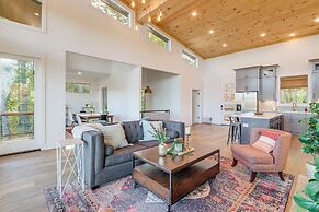 Modern Mtn Cabin w/ Deck & Views in Blue Ridge!