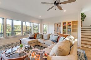 Modern Mtn Cabin w/ Deck & Views in Blue Ridge!