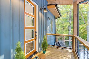 Modern Mtn Cabin w/ Deck & Views in Blue Ridge!
