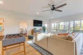 Modern Mtn Cabin w/ Deck & Views in Blue Ridge!