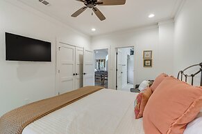 Modern Mtn Cabin w/ Deck & Views in Blue Ridge!