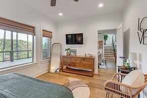 Modern Mtn Cabin w/ Deck & Views in Blue Ridge!