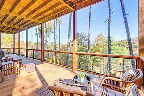 Modern Mtn Cabin w/ Deck & Views in Blue Ridge!