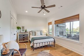 Modern Mtn Cabin w/ Deck & Views in Blue Ridge!