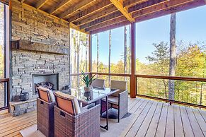 Modern Mtn Cabin w/ Deck & Views in Blue Ridge!