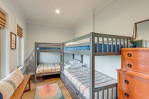 Modern Mtn Cabin w/ Deck & Views in Blue Ridge!