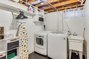 < 1 Mi to Dtwn Sioux Falls: Home w/ Private Yard