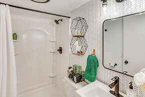 < 1 Mi to Dtwn Sioux Falls: Home w/ Private Yard