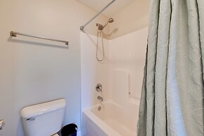 Elizabethtown Apt: 3 Mi to Dtwn!