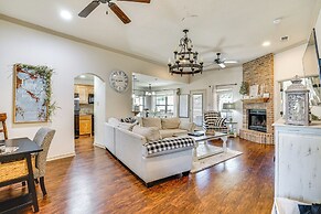 Charming Home w/ Chiminea in Weatherford!